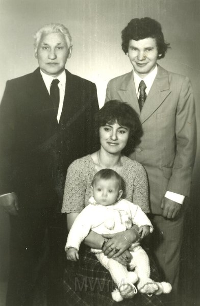 KKE 4143-20.jpg - X, Grażyna Cyżman (Szczuka) z mężem i dzieckiem